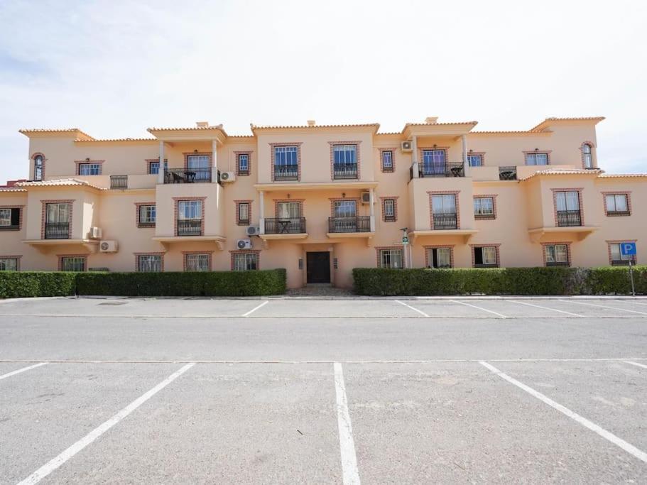 Oura Sunrise Iv - Oura & Oura Strip Apartment *